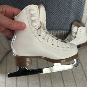 Jackson Mystique Girls Ice Skates (sharpened) | Little Girl Size 8